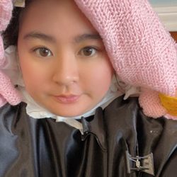 Trust the process! Sitting under the dryer would've made my hair gummy. So a warm blanket was used to prevent it from becoming gummy!
