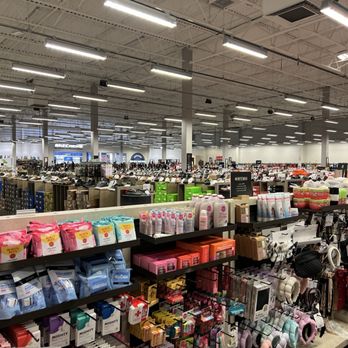 DSW Designer Shoe Warehouse - December 2024 At the checkout line - Shoe Stores Near Me - Springfield, Virginia