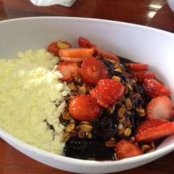 Puro Açaí - Açaí com granola, leite em pó, morango e mel.