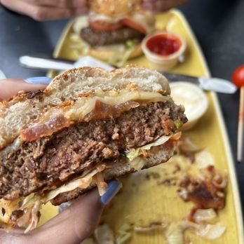 Barry's - Burger - International Near Me - Grindelwald, BE