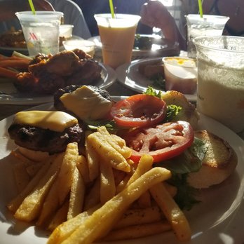 Breezer's Tiki Bar - Yum! - Tiki Bars Near Me - Key Largo, Florida