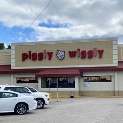 Piggly Wiggly - Outside of business 2024