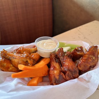 Hot Wings Cafe - chicken wings, carrots, and celery - Chicken Wings Near Me - Glendale, California Hot Wings Cafe - chicken wings, carrots, and celery - Chicken Wings Near Me - Glendale, California