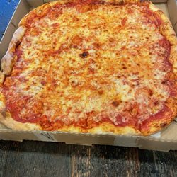 The crust in this pizza is fantastic!