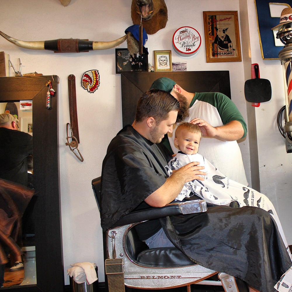 Boling's Barber Shop & Shave Parlor Logo