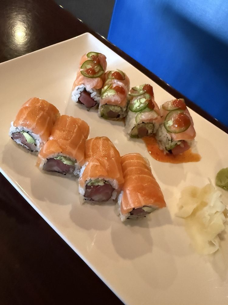 Tomo Sushi & Steak Logo