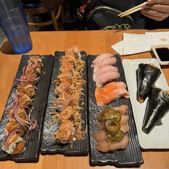 Midori Sushi - Sushi Bars Near Me - Sherman Oaks, California