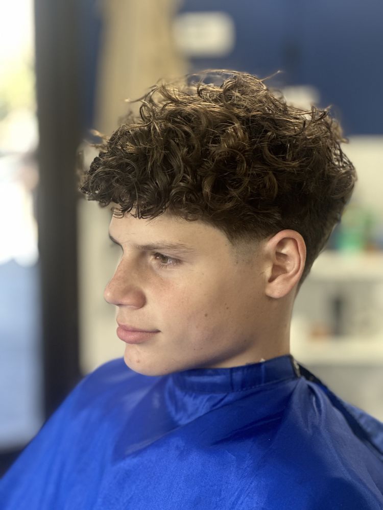 Dealers Barber Lounge Logo