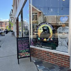 PO3’s Crystal Boutique - Outside