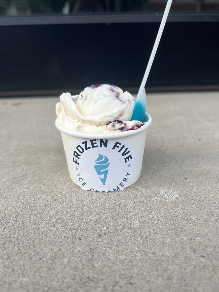 Frozen Five Ice Creamery Logo