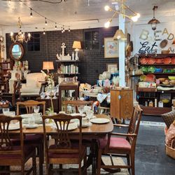 Vintage Market - Inside