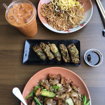 DAKZEN - Pad Thai Pad See Ew Thai Iced Tea Gui Chai Tod - Thai Near Me - Somerville, Massachusetts
