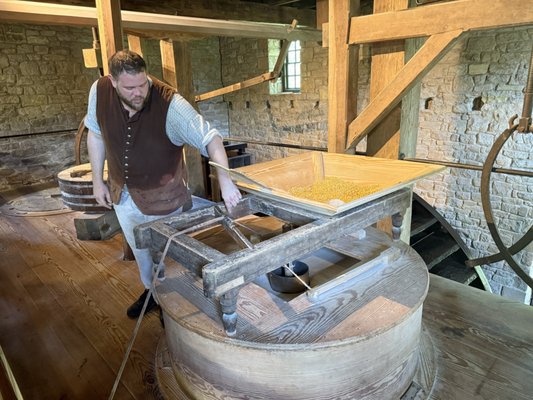 George Washington's Distillery & Gristmill by null