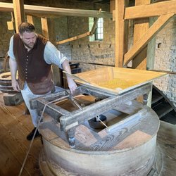 George Washington's Distillery & Gristmill