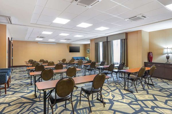 Best Western Plus University Park Inn & Suites by null