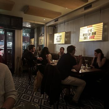 L & E Oyster Bar - ambiance - Seafood Near Me - Los Angeles, California