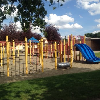 Robert Rundle Elementary School - Fabulous playground - Elementary Schools Near Me - St Albert, Alberta Robert Rundle Elementary School - Fabulous playground - Elementary Schools Near Me - St Albert, Alberta