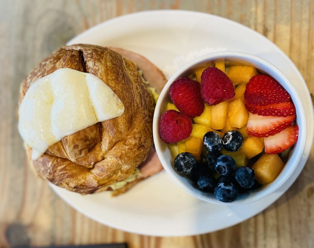 ROLLING IN THYME & DOUGH Updated September 2024 340 Photos & 478 Reviews 333 W Hwy 290