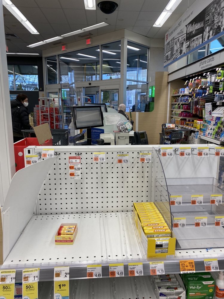 WALGREENS Updated September 2024 28 Photos & 22 Reviews 430 Broadway, Revere