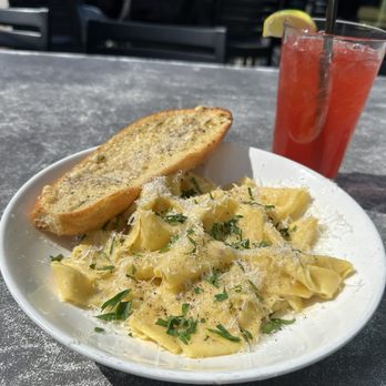 Grassa - The Truffle noodles were so yummy and the garlic bread was delicious! The starburst drink was refreshing and delicious - Salad Near Me - Vancouver, Washington