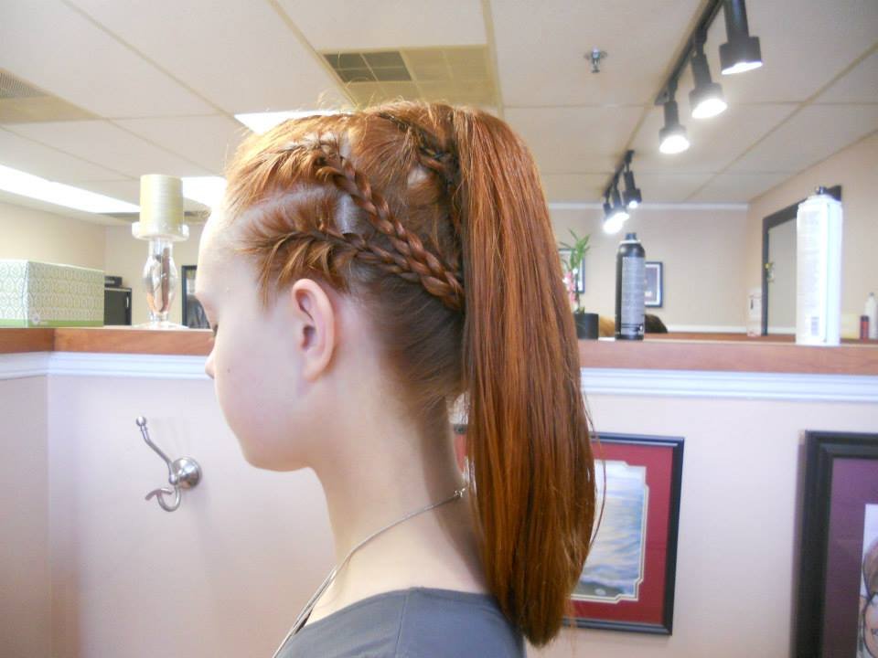 Voula's Hairway To Heaven Logo
