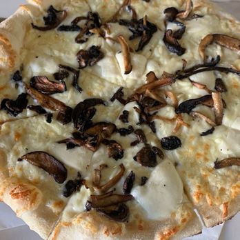 Il Fiora - Funghi Pizza - Italian Near Me - Buena Park, California