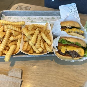 Shake Shack Baton Rouge - ShackBurger Fries - Burgers Near Me - Baton Rouge, Louisiana Shake Shack Baton Rouge - ShackBurger Fries - Burgers Near Me - Baton Rouge, Louisiana