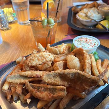Pine Tree Supper Club - Friday fish fry - Seafood Near Me - Tomahawk, Wisconsin