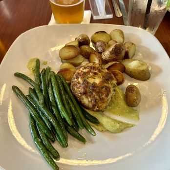 Evolution Craft Brewing Co. & Public House - Crab Cake Platter - New American Near Me - Salisbury, Maryland Evolution Craft Brewing Co. & Public House - Crab Cake Platter - New American Near Me - Salisbury, Maryland