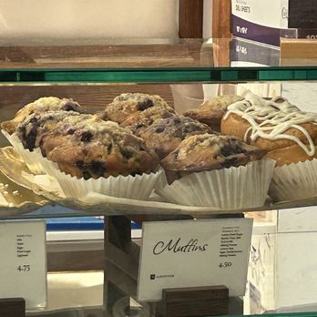 Le Petit Four Bakery - Blueberry muffins minimal Blueberries - Bakeries Near Me - Wellesley, Massachusetts