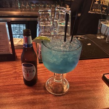 Mutt Lynch's - Pubs Near Me - Newport Beach, California