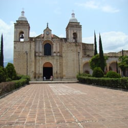 Templo y Ex-convento del Siglo XVI - Fachada del templo y ex convento