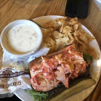 Side Street Cafe - Lobster roll with clam chowder - American Near Me - Bar Harbor, Maine Side Street Cafe - Lobster roll with clam chowder - American Near Me - Bar Harbor, Maine
