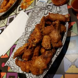 Le Pub universitaire - Chicken wing wednesdays!!!