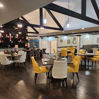 Columbus Grill - Beautiful dining room - Mediterranean Near Me - Manassas, Virginia