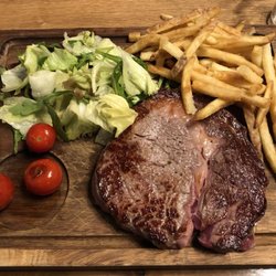 Die Kuh die lacht - Entrecôte with fries and salad