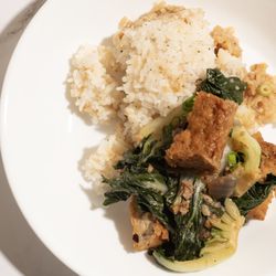 Chee-Bog - Ginisang pechay - Sautéed bok choy & fried tofu with garlic fried rice. 1/2 order