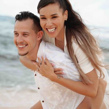 YAYA VISUALS - Surprise engagement portraits at Sandy Beach, Oahu - Session Photography Near Me YAYA VISUALS - Surprise engagement portraits at Sandy Beach, Oahu - Session Photography Near Me