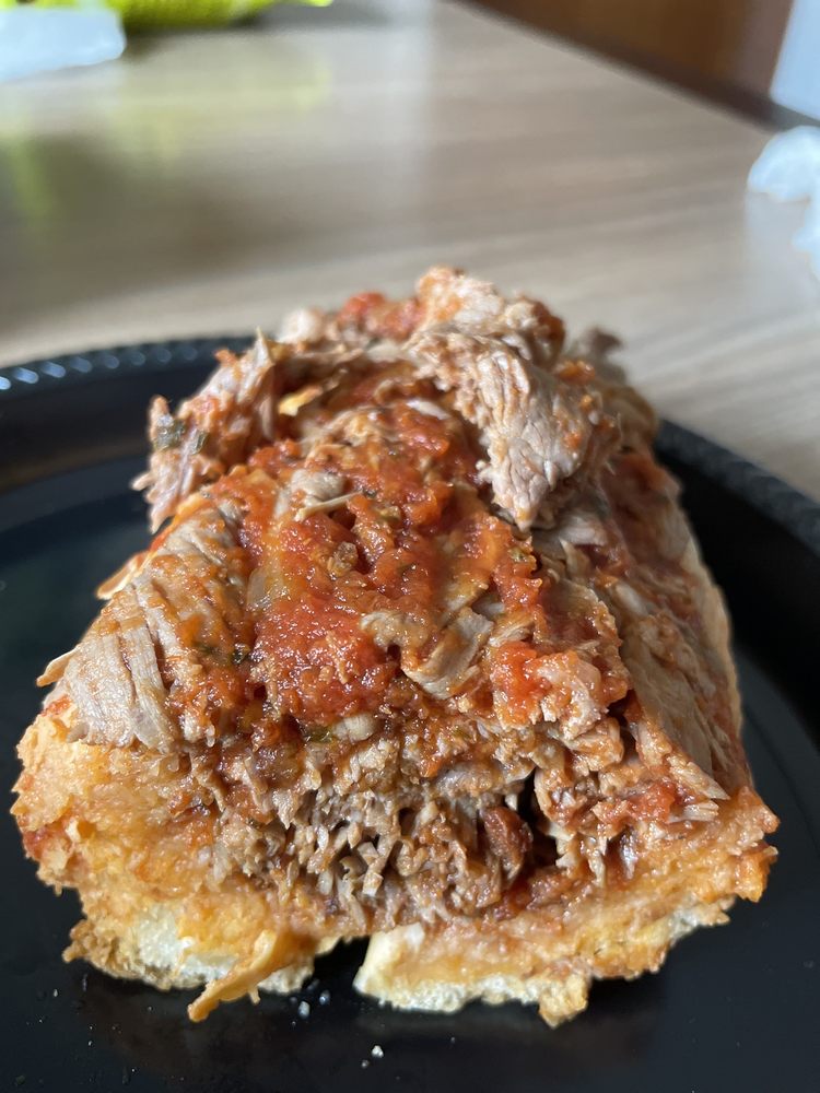 Italia Deli & Bakery