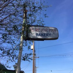 El Mejor Pan Bakery - Sign out front