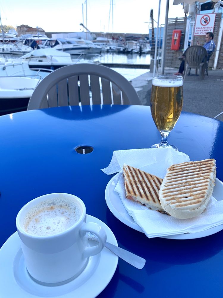 LA BALEINE JOYEUSE 1 quai de la Corderie, VillefranchesurMer, Alpes