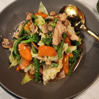 Amara Thai Cuisine - Veggie Delight with chicken - Thai Near Me - Woodland, California