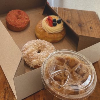 Donut Bar + Coffee - Donuts and Latte - Coffee & Tea Near Me - Southfield, Michigan