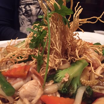 Saigon Cafe - Fried yellow egg noodles with seafood & meat stir fry combo - Vietnamese Near Me - Jersey City, New Jersey Saigon Cafe - Fried yellow egg noodles with seafood & meat stir fry combo - Vietnamese Near Me - Jersey City, New Jersey