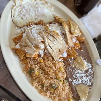 El Huarache De Doña Chela - Super Chilaquiles rojos - Breakfast & Brunch Near Me - El Monte, California El Huarache De Doña Chela - Super Chilaquiles rojos - Breakfast & Brunch Near Me - El Monte, California