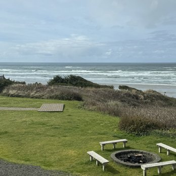 Georgie's Beachside Grill - The view, it was ok. - American Near Me - Newport, Oregon Georgie's Beachside Grill - The view, it was ok. - American Near Me - Newport, Oregon