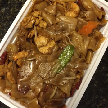 Yan Asian Restaurant - Chow fun with pork, chicken and shrimp - Asian Fusion Near Me - Rutherford, New Jersey