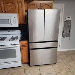 Appliances 4 Less - Bespoke 4-Door French Door Refrigerator (29 cu. ft.) with Beverage Center™ in Stainless Steel