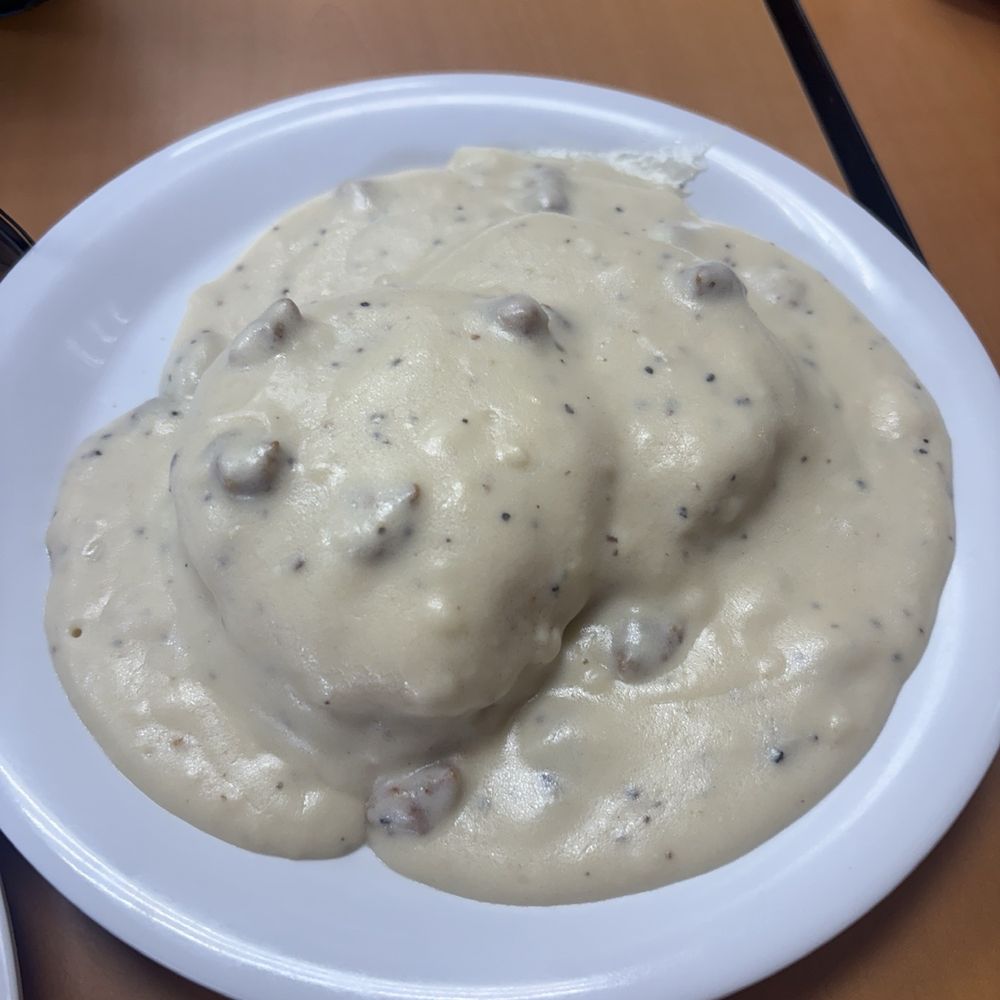 Lovely Bear Cafe - Biscuit and gravy option - Cafes Near Me - Pinetop-Lakeside, Arizona