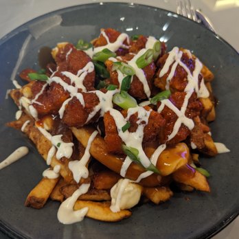 Draco Markham - Buffalo maple chicken poutine - Canadian (New) Near Me - Markham, Ontario